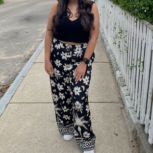 House of Harlow Black and White Set (Pants & Top) Sz L